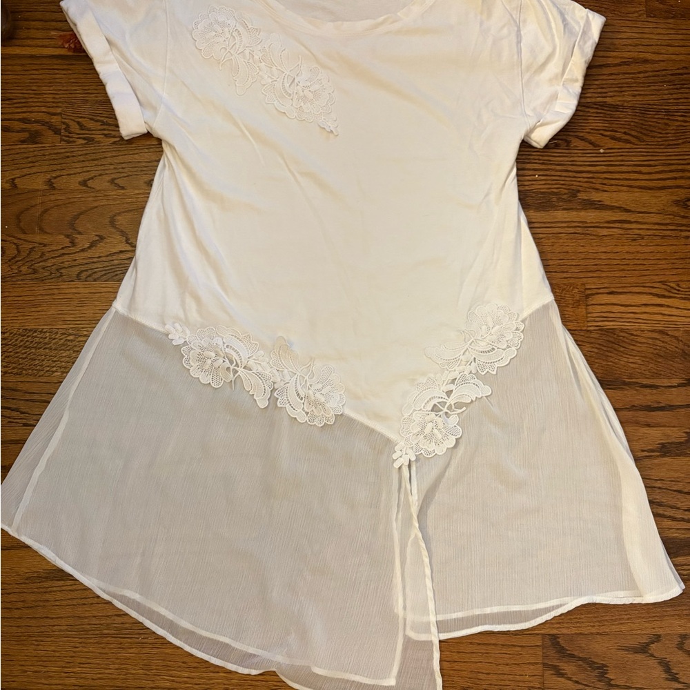 Anthropologie akemi + kin floral embellished top women’s size small in white